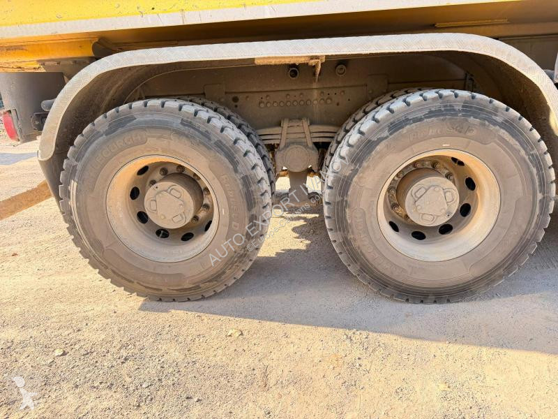 Iveco 480 truck