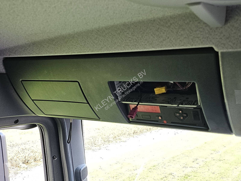 MAN TGS 2 TONS TAILLIFT LAST AXLE STEERING...