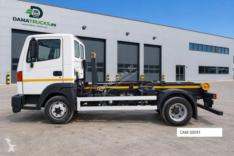 Nissan 5 Tn truck