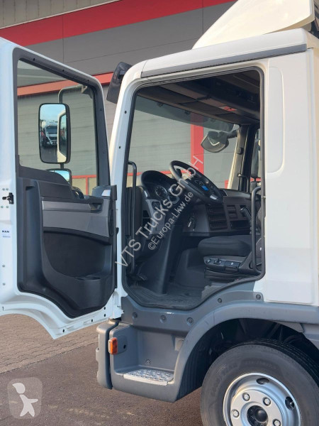Kamion MAN 10.220 4x2 BL Koffer/LBW/EBA/LGS
