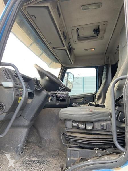 Kamion Volvo 330