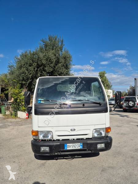 Teherautó Nissan 35.10