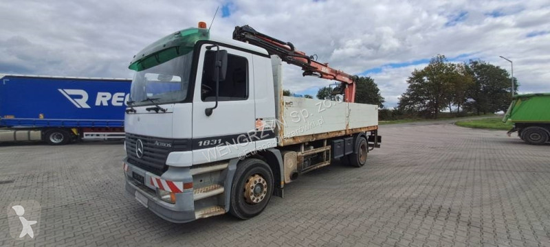 Camion Mercedes Pojazd ciężarowy Mercedes Benz...