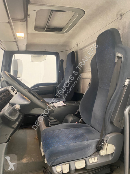 Vrachtwagen MAN 12.210