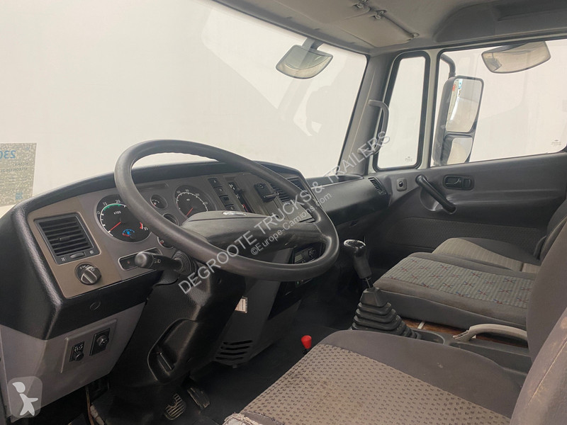 Kamion Nissan 120.25