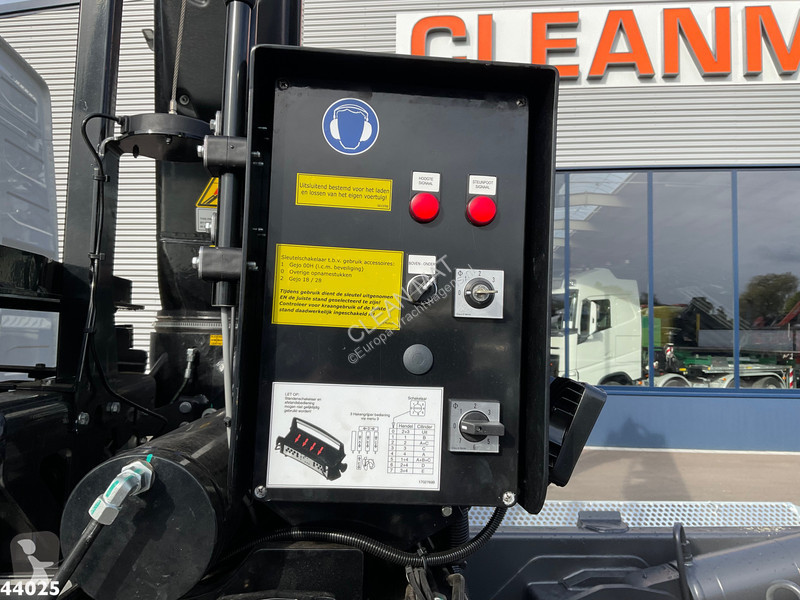 Camion Volvo FM  8x2 Hiab 25 Tonmeter laadkraan