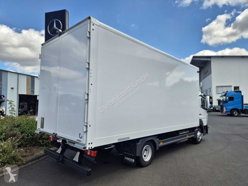 Kamion Mercedes 818 L Koffer, 4 Stück vorhanden