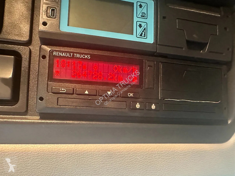 Vrachtwagen Renault D 12 220 / 264728 km