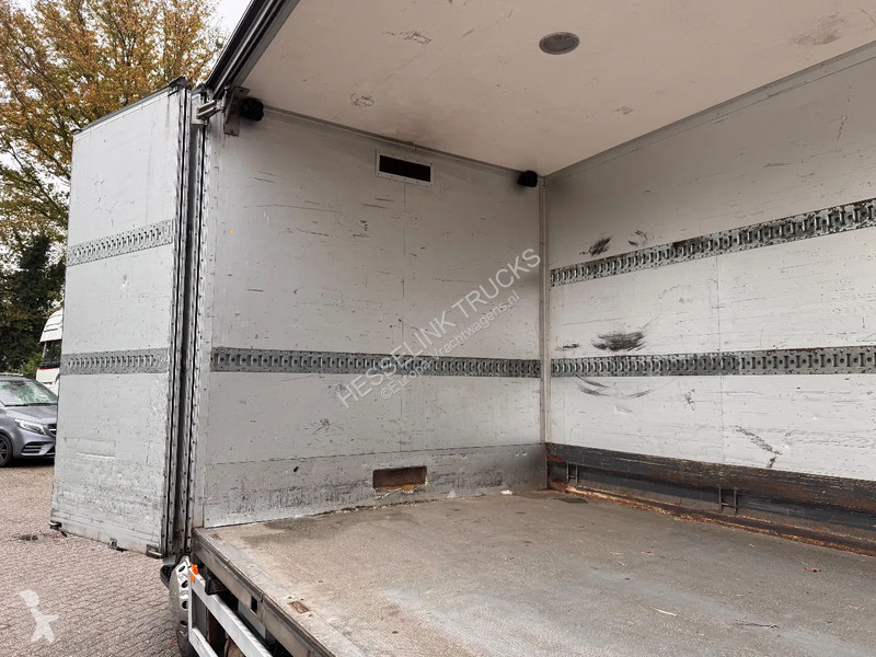 Vrachtwagen Volvo 280 7.8M Side...