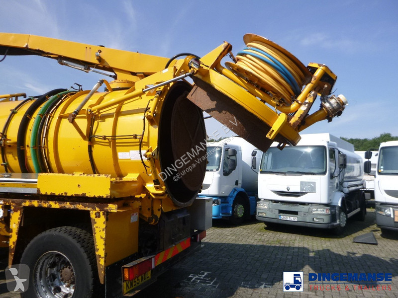 Camion Volvo 4x2 RHD Whale vacuum tank 8 m3