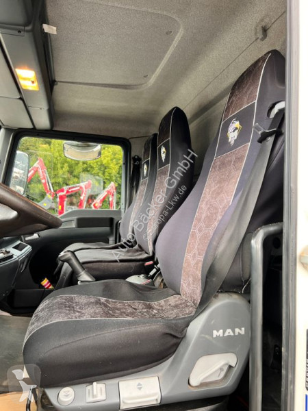 Camión MAN 8.180 4x2  FG Pferdetransporter (3er)