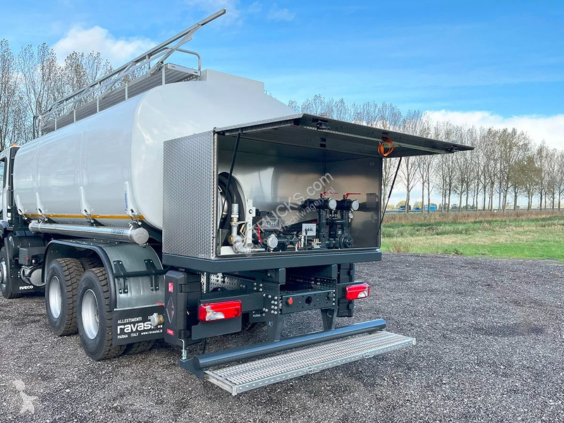 Camión Iveco T-Way AD380T43H AT Fuel Tank Truck...