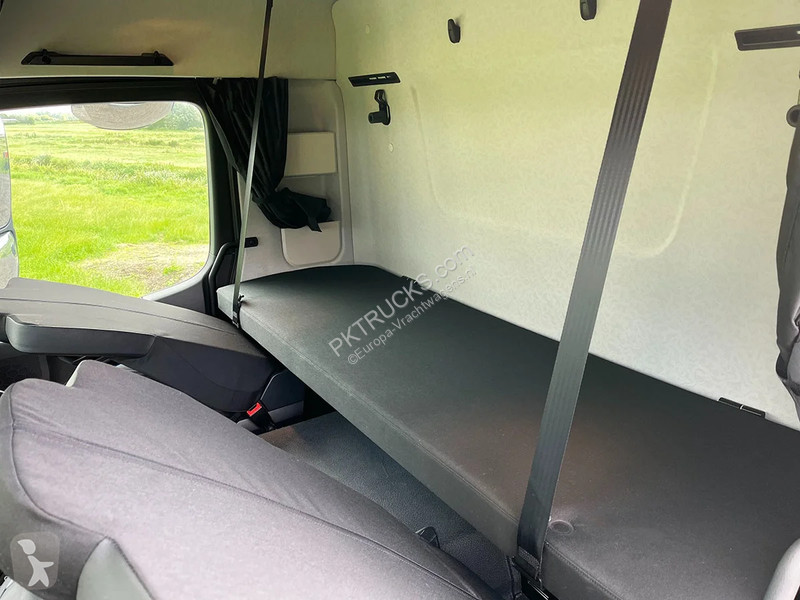 شاحنة Mercedes 2033-A Chassis Cabin (2 units)