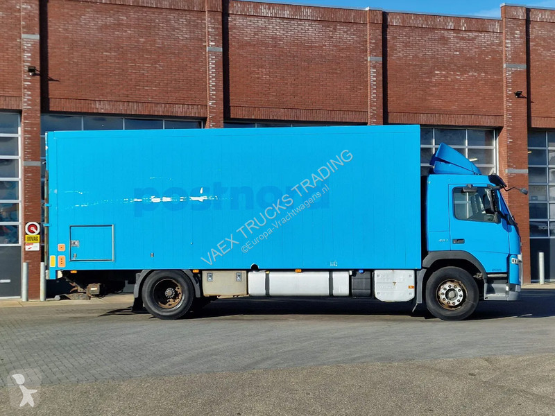 Kamion Volvo 4x2 - Box - Loadlift - Full air -...