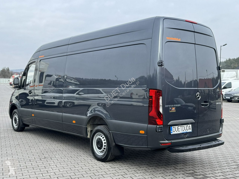 Vrachtwagen Mercedes 319