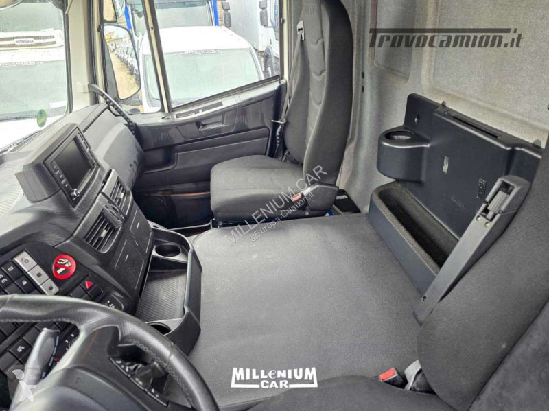 Kamion Iveco 260D36 CABINA CORTA 2017 PASSO 5700