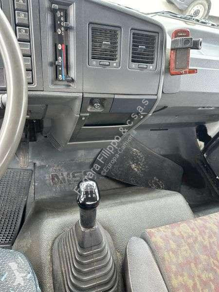 شاحنة Nissan T135