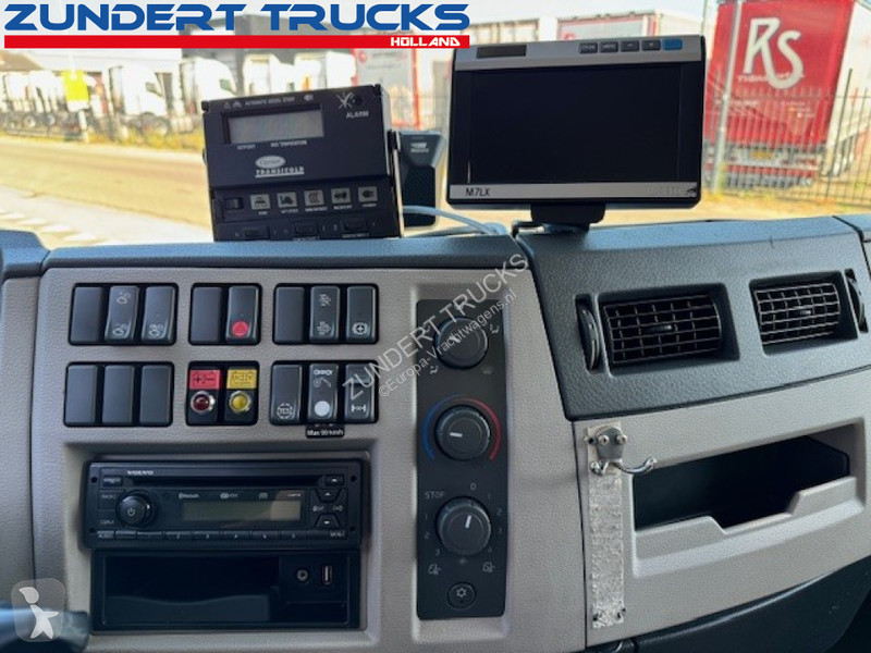 Kamion Volvo 250 CARRIER EASY COLD, PALFINGER...