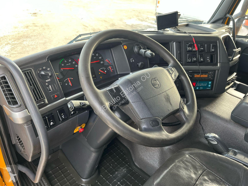 Kamion Volvo FM 330 6x2 BOX L=5125 mm