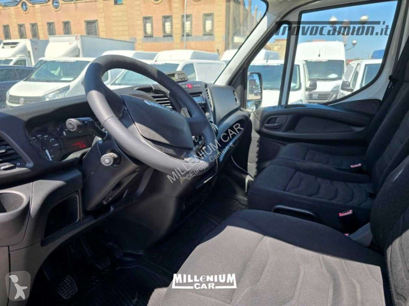 Kamion Iveco 35-15 CELLA 3,90 FRC PARATIA