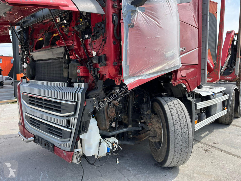 Kamion Volvo 750 8x4/4 DAMAGED !