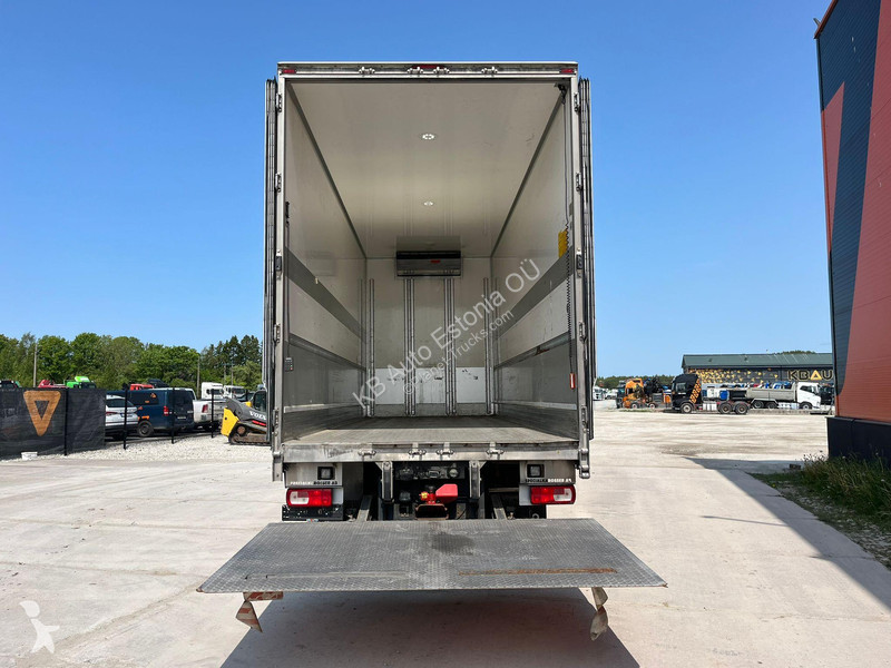 Camion DAF 105510 6x2 T-1200R / BOX L=7423 mm