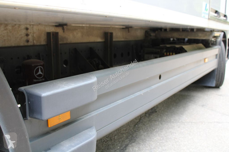 Kamion Mercedes 1321 Kühlkoffer Carrier Xarios 500