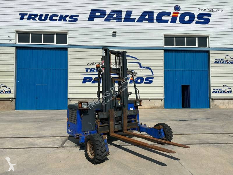 Camion Mercedes con carretilla transportable...