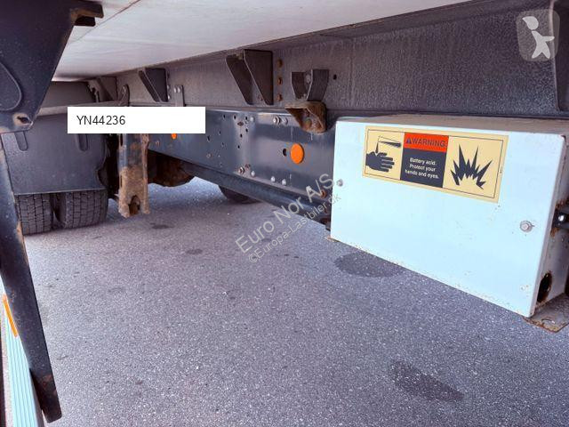 Lastbil Iveco 180E32 4x2 Schmitz / Thermo King...