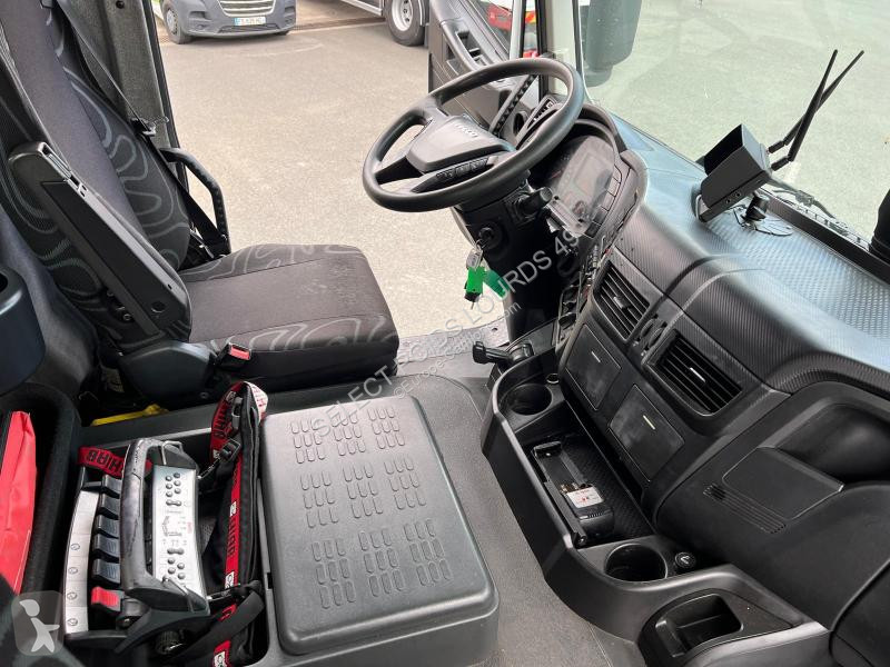 Camion Iveco 8X2 GRUE