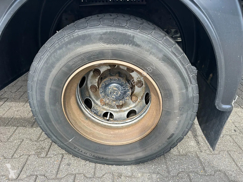 Kamion Iveco EuroCargo 180 Closed Box Saxas 12T...