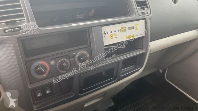 Furgoneta Nissan P200A-NC Steiger Hebebühne...