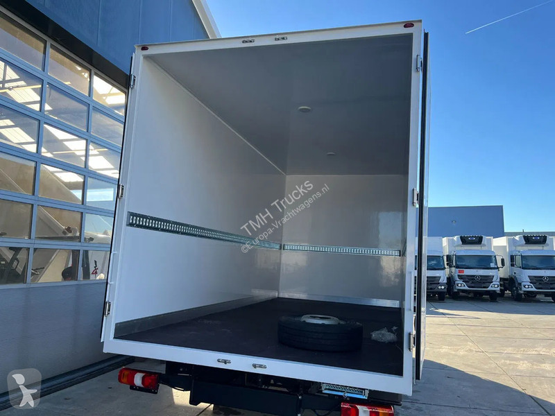 Lastbil Mercedes Accelo 915 4x2 Closed Cargo Truck