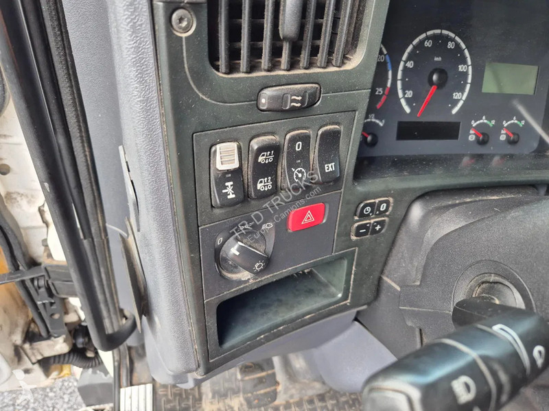 Camion Scania P270 FUEL / CARBURANT 00L - 4 COMP