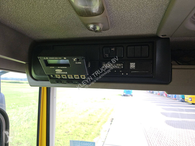 Kamion DAF 220 CARRIER LIFT DOORS