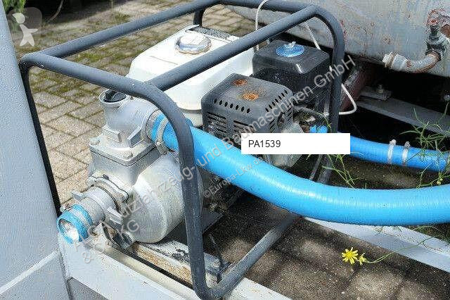 Vrachtwagen  Tankaufbau mit Pumpe. 10m³. 3 Kammern
