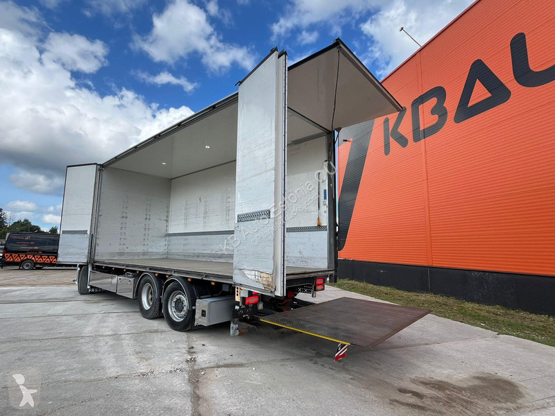 Camion Mercedes 6x2*4 BOX L=7401mm