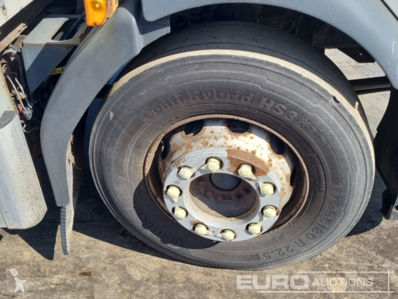 Camion Volvo FL818