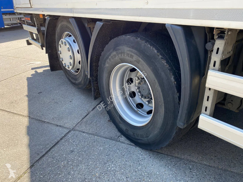 Kamion Renault D Wide 320 6x2/4 / Closed box /...