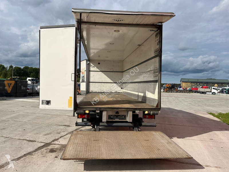 Kamion Renault 210 4x2 BOX L=7360 mm