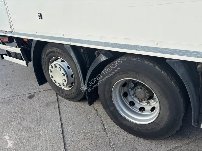 Kamion Renault D WIDE 320 6x2/4 / Closed box /...