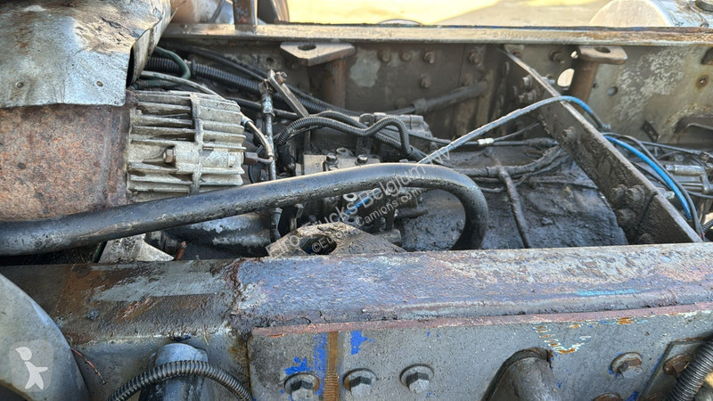 Camion Volvo - 320 (POMPE MANUELLE / BIG HUB /...