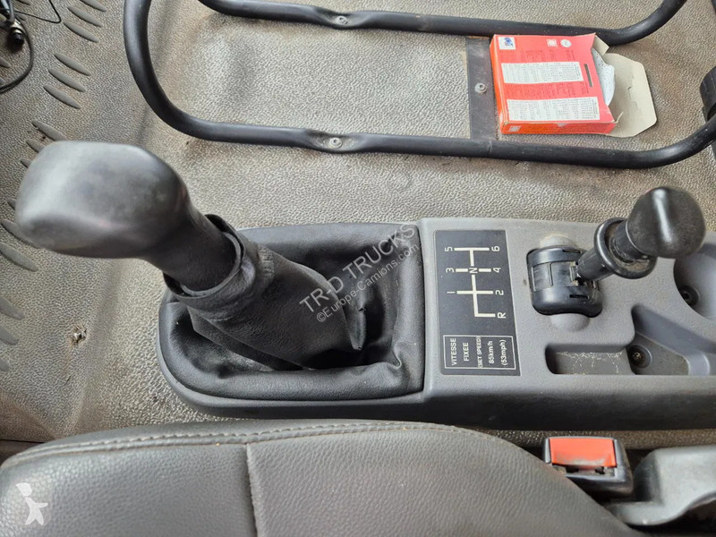 شاحنة Renault 220 10500L FUEL / CARBURANT - 4...