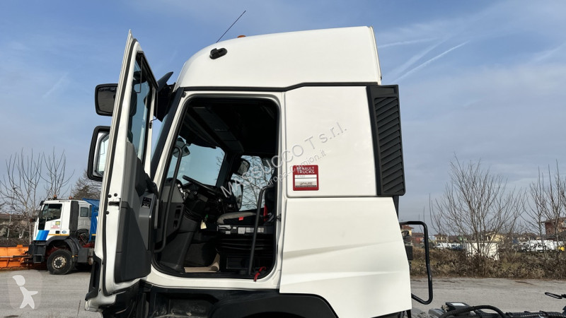شاحنة Renault T460 4x2