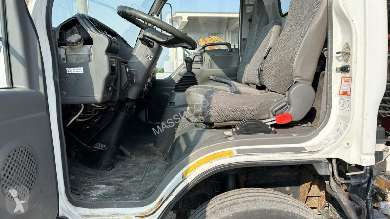 شاحنة Isuzu NQR75 4X2
