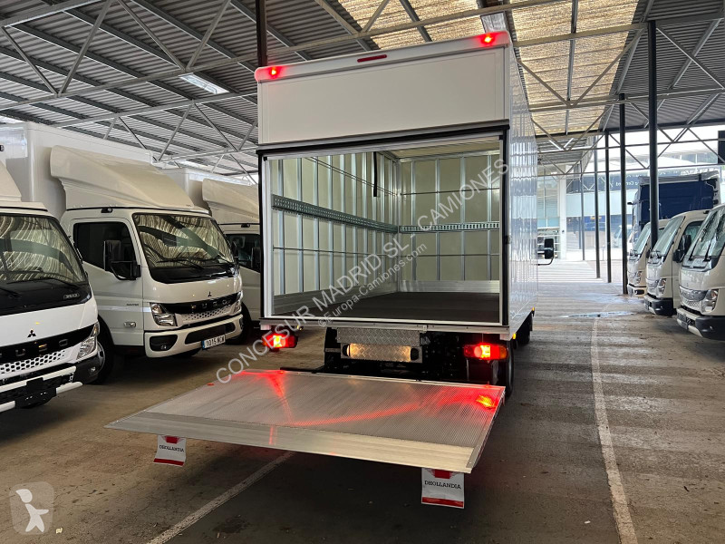 شاحنة Fuso 3.6 Ton 3C15 Paquetero con trampilla