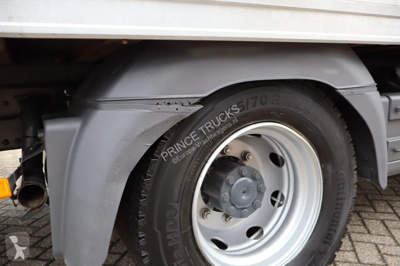 شاحنة Mercedes 1218