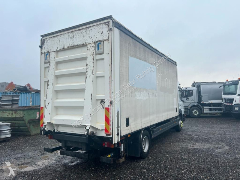 Camion Mercedes 4X2 Koffer Plane 6 to. Hebebühne