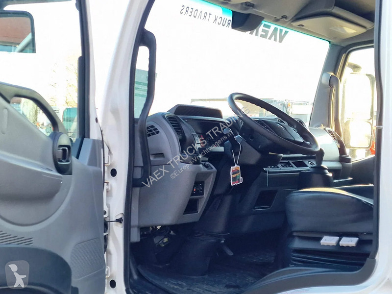 شاحنة Renault D 4x2 Box - Loadlift - Low KM -...