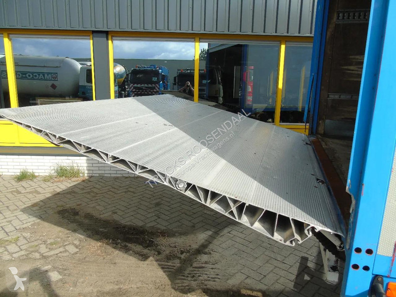 شاحنة Mercedes 1218 + euro 5 + lift